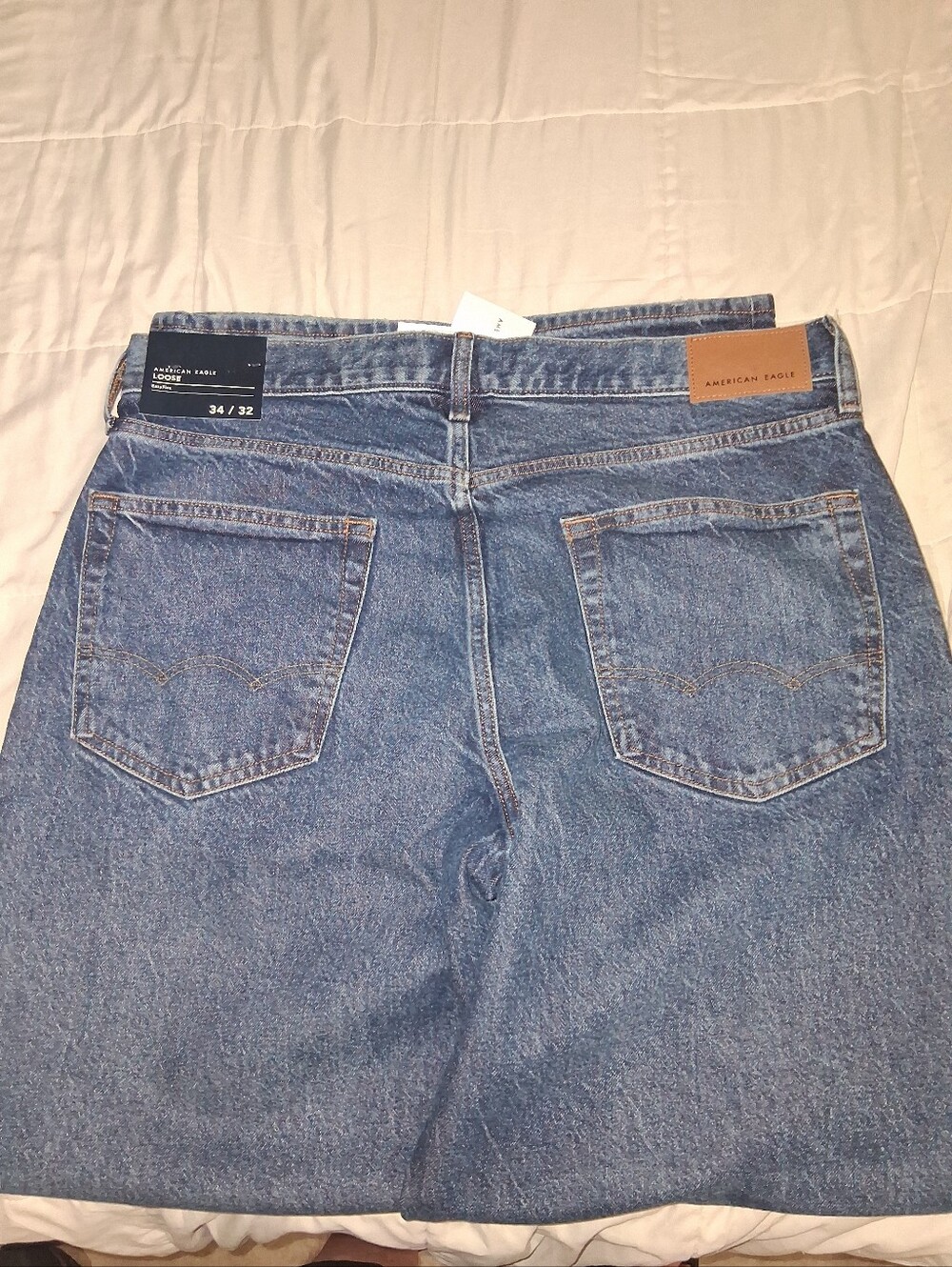 Brand New American Eagle Loose Fit Jeans. 34x32